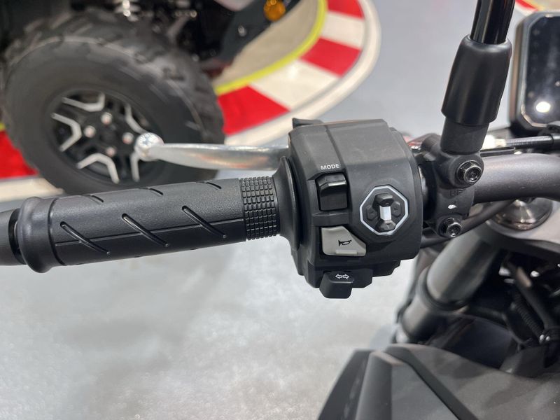 New 2025 Honda CB750 HORNET Image 10