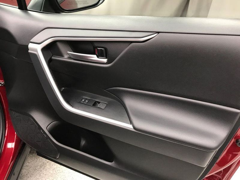 Used 2025 Toyota RAV4 XLEImage 20
