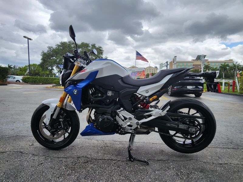 Used 2022 BMW F 900 R Image 1