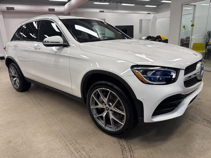 2022 Mercedes-Benz GLC 300Image 1