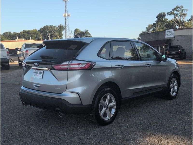 Used 2020 Ford Edge SEImage 5