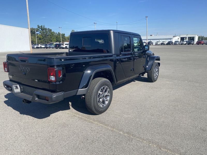 2025 Jeep Gladiator Sport S photo 8