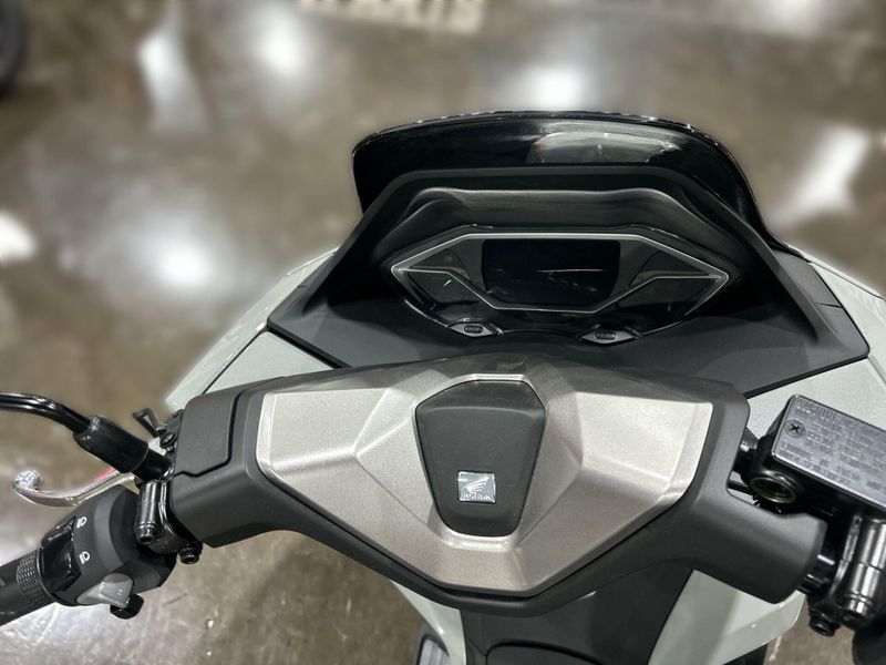 2025 Honda PCX Image 23
