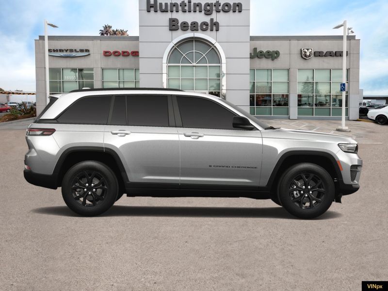 2025 Jeep Grand Cherokee Altitude X 4x2Image 9