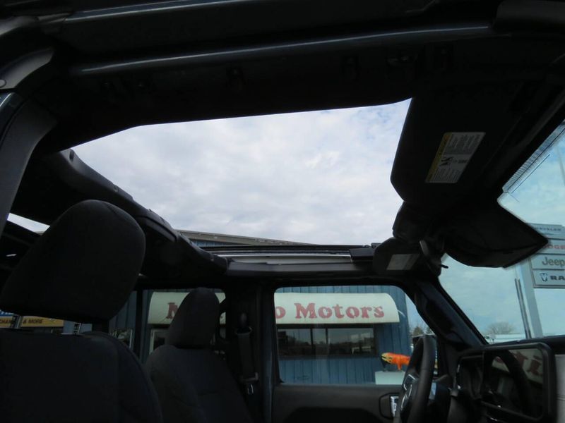 Used 2025 Jeep Wrangler 4xE Sahara 4x4 4dr SUVImage 8