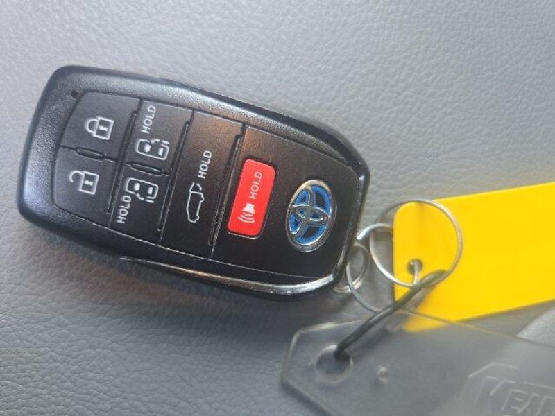 Used 2023 Toyota Sienna XLEImage 21