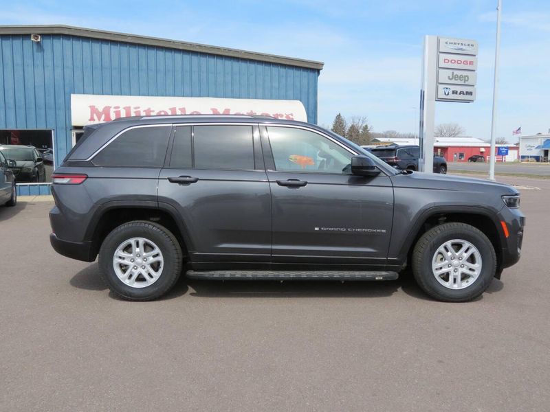Used 2022 Jeep Grand Cherokee Laredo 4x4 4dr SUV (midyear release)Image 1