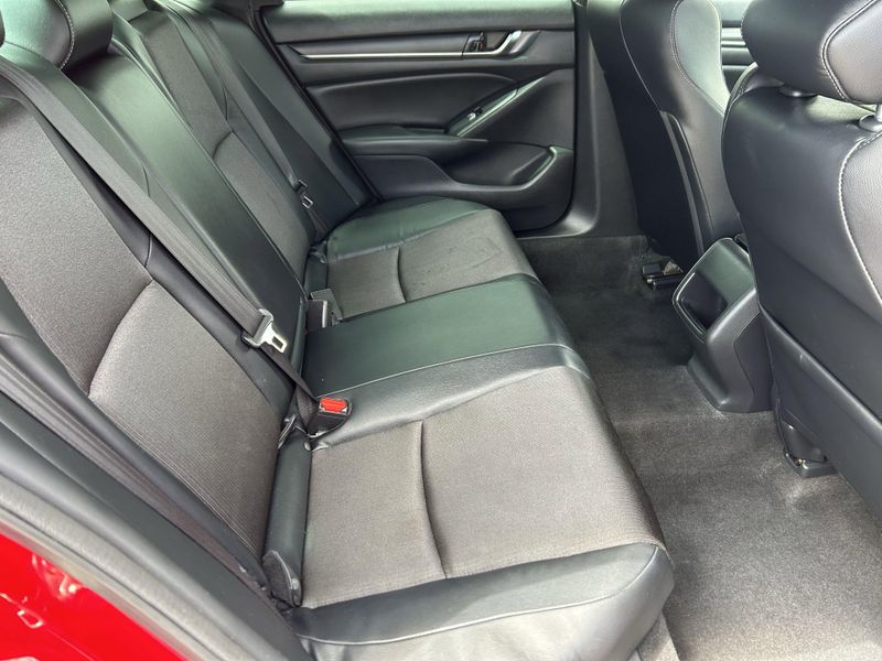 Used 2018 Honda Accord Sedan SportImage 12