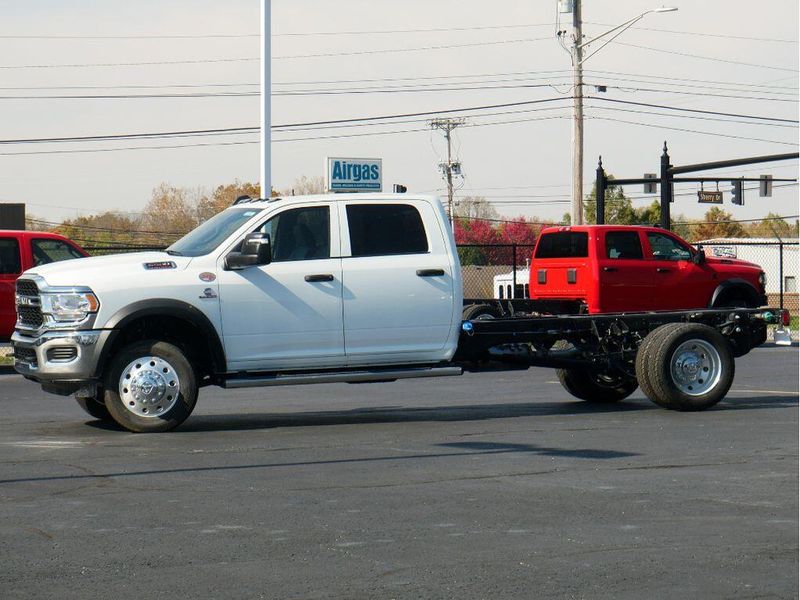 2024 RAM 5500 Tradesman Chassis Crew Cab 4x4 84