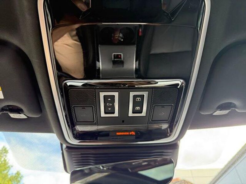 Used 2025 Land Rover Range Rover Velar Dynamic SE