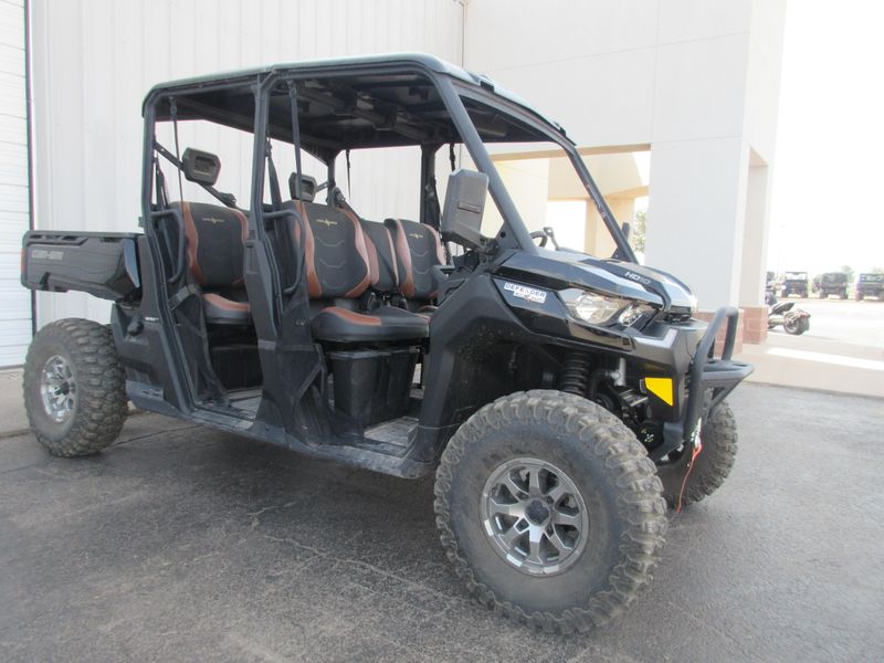 USED 2023 CAN-AM DEFENDER MAX LONE STAR HD10 NIGHT BLACK Image 1