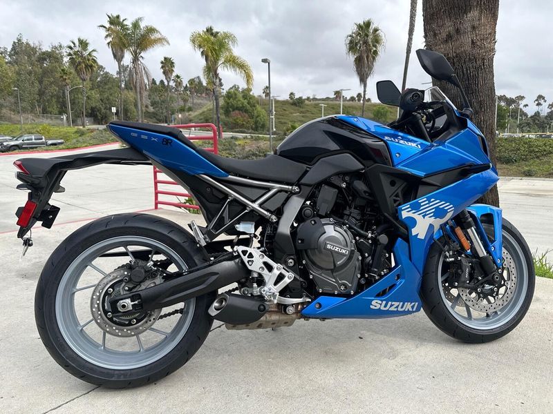 2025 Suzuki GSX-8R Image 4