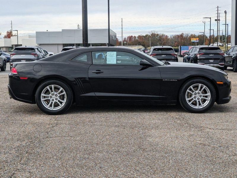 2015 Chevrolet Camaro LTImage 2