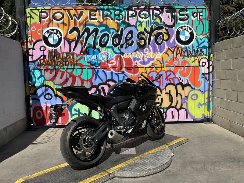 New 2025 Yamaha YZF-R7 Image 9