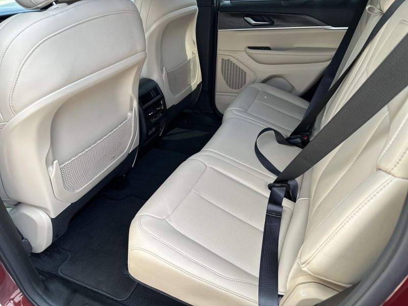 Used 2023 Jeep Grand Cherokee LimitedImage 16