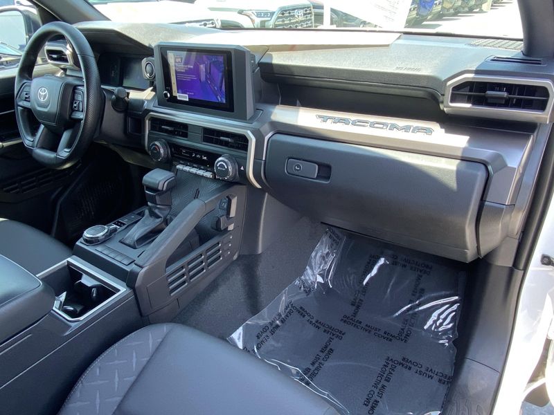 Used 2025 Toyota Tacoma SR5Image 9