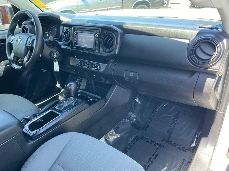 Used 2018 Toyota Tacoma Image 9