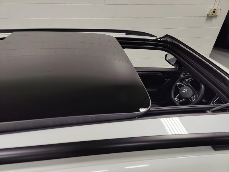Used 2024 Volkswagen Tiguan SE R-Line Black AWD w/SunroofImage 5