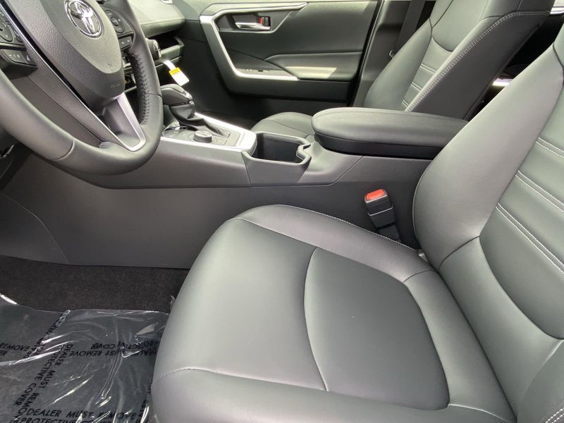 2025 Toyota RAV4 Hybrid XLE PremiumImage 14