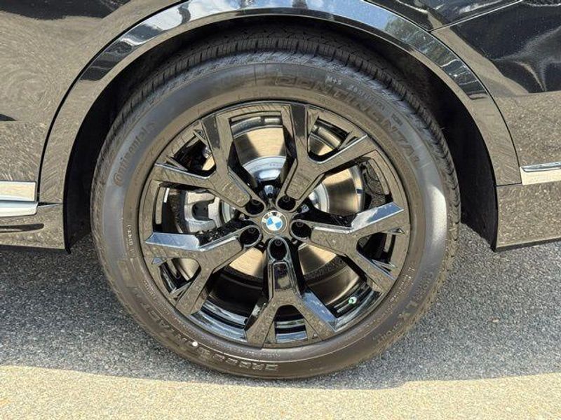 New 2027 BMW X7 xDrive40iImage 14