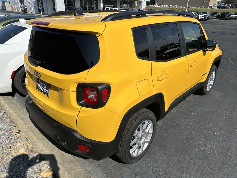2023 Jeep Renegade Latitude 4x4Image 9