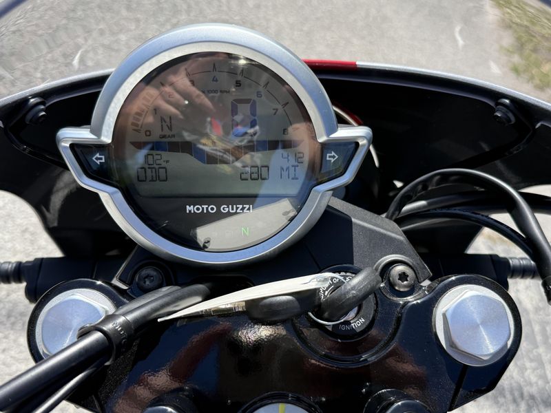 2024 Moto Guzzi V7 Stone Corsa