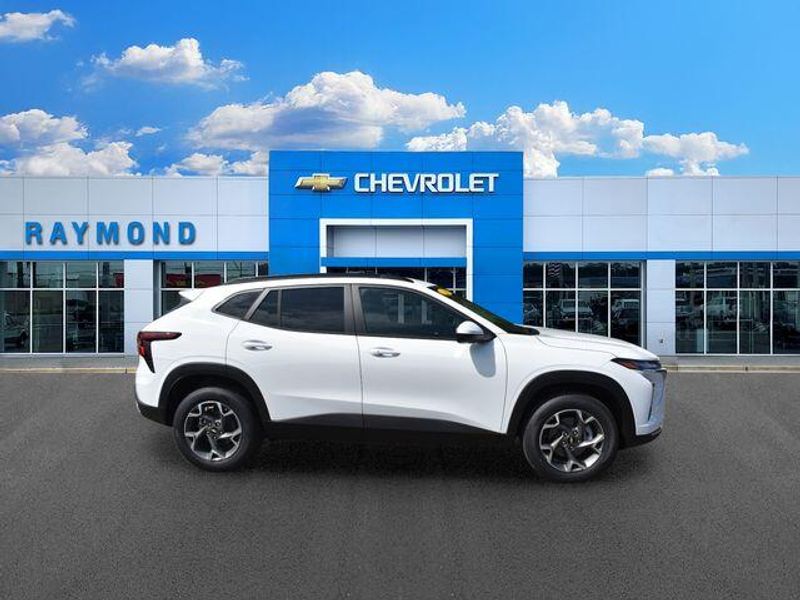 New 2026 Chevrolet Trax LTImage 2