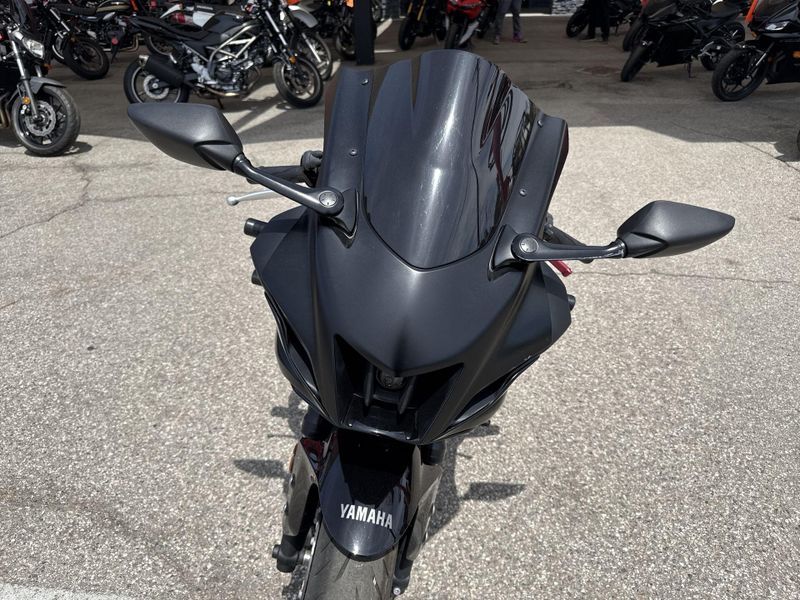 Used 2025 Yamaha YZF-R7 CA Image 12