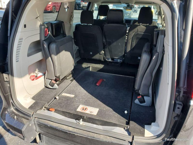 Used 2023 Chrysler Voyager LXImage 25