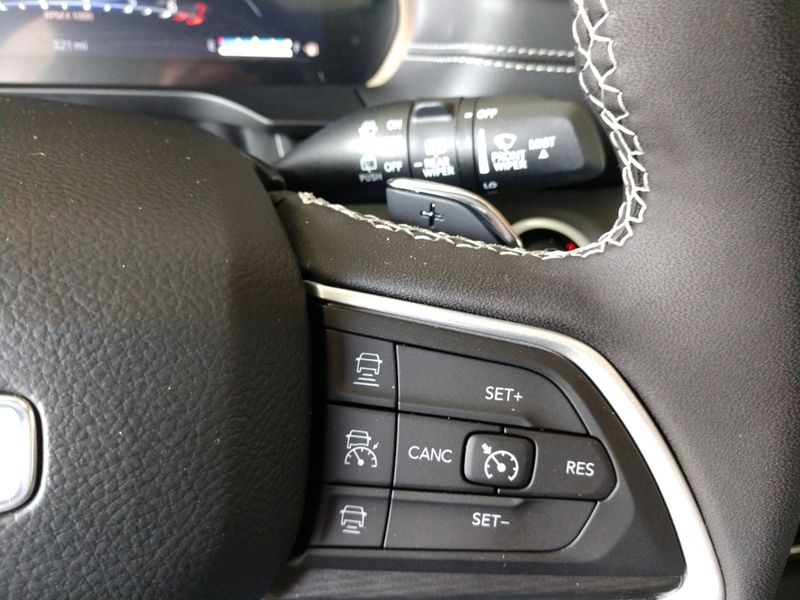 2023 Jeep Grand Cherokee L Altitude 4x4Image 19
