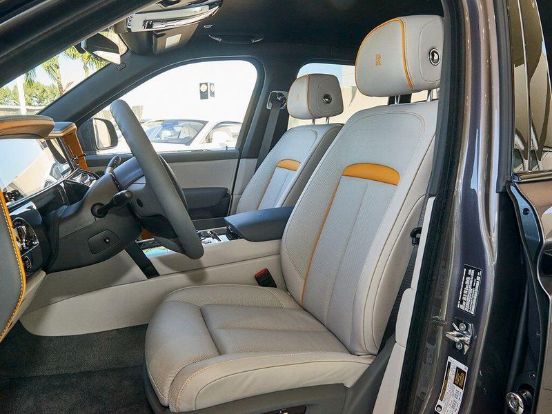 New 2026 Rolls-Royce Cullinan Black BadgeImage 13