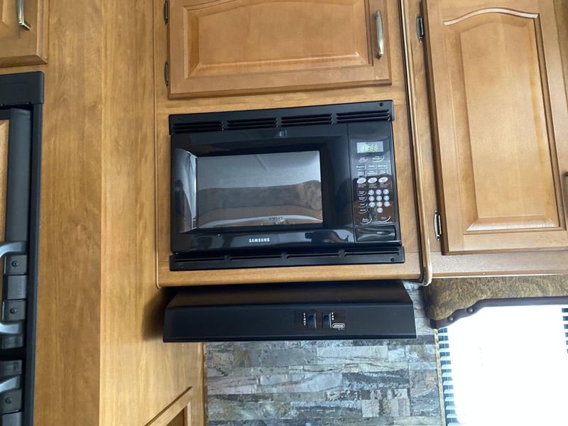 Used 2004 FLEETWOOD PROWLER REGAL 285RLS AX6 Image 13