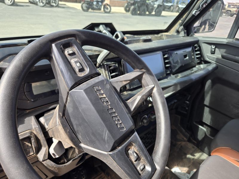 USED 2026 CAN-AM SSV DEF MAX TEXCAB 65 HD11 BK HB 26 LIMITED HD11 Image 14