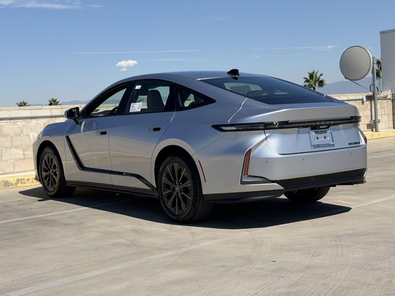 New 2026 Lexus ES 350e PremiumImage 8