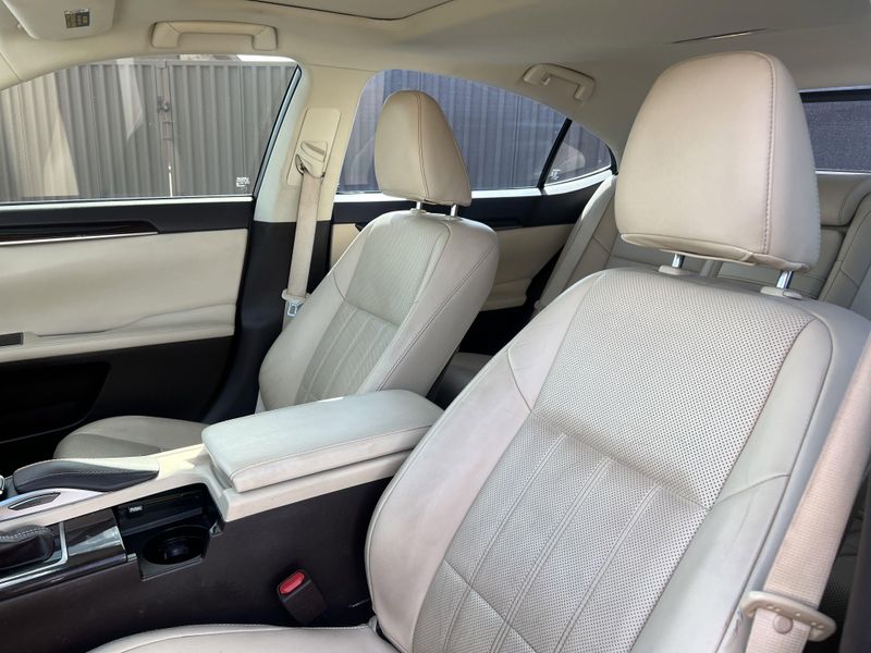 2017 Lexus ES 350Image 7