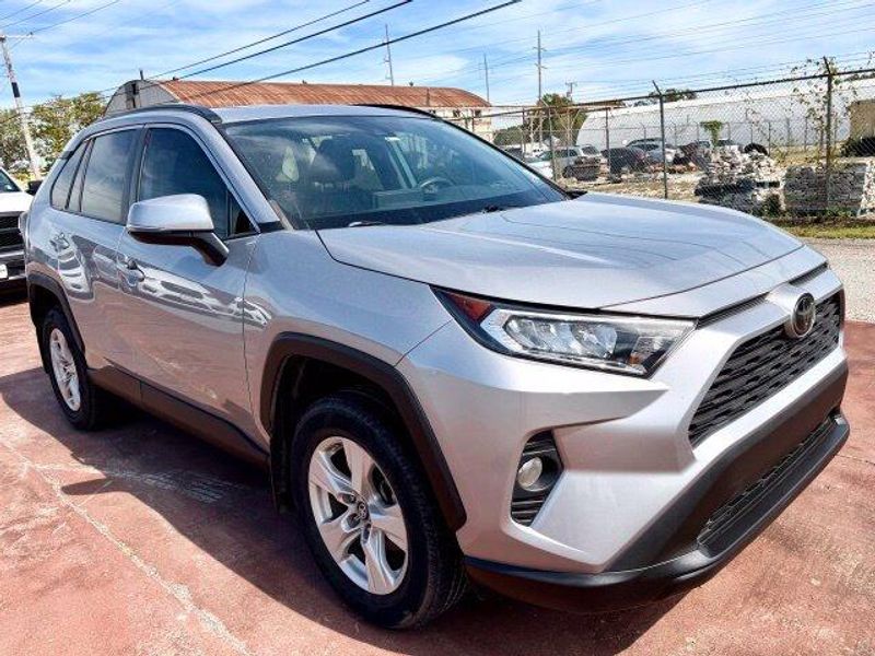 Used 2019 Toyota RAV4 XLEImage 3