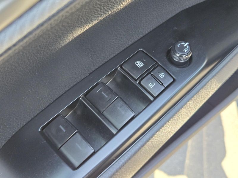 Used 2025 Toyota Camry SE (Natl)
