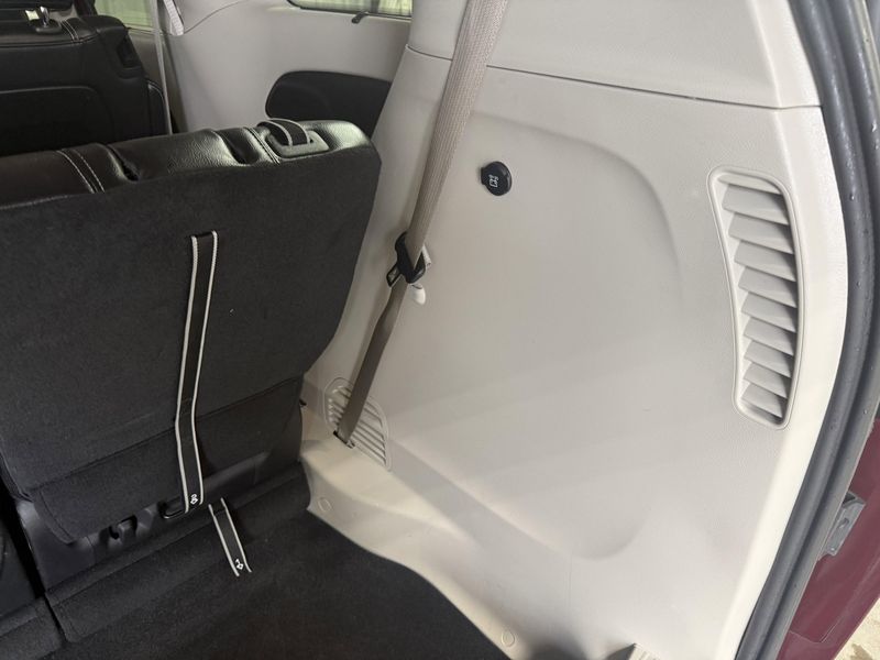 Used 2022 Chrysler Pacifica Touring LImage 7