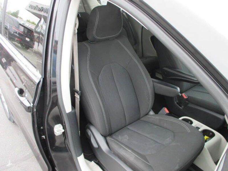 Used 2023 Chrysler Voyager LXImage 24