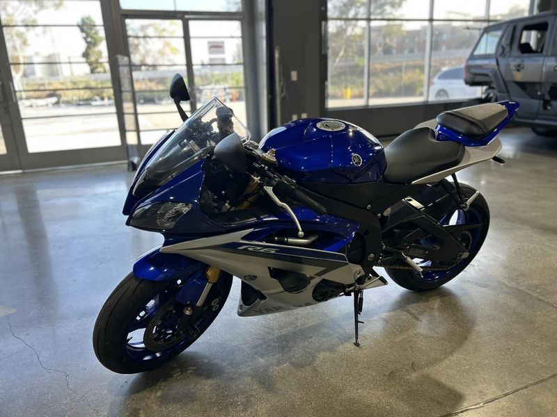 Used 2015 Yamaha YZF-R6 Image 10