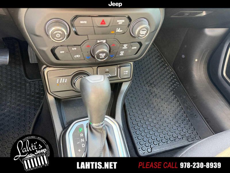 2022 Jeep Renegade Latitude photo 13