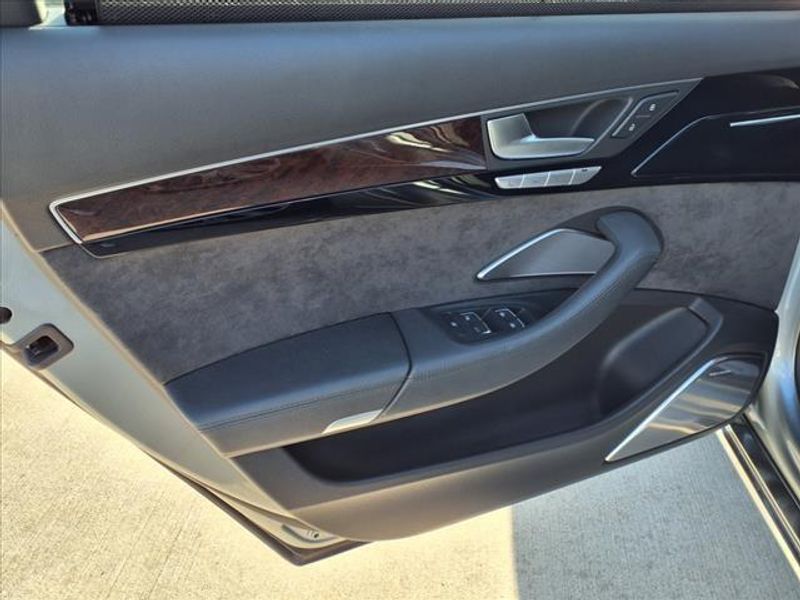 2012 Audi A8 L 4.2Image 17
