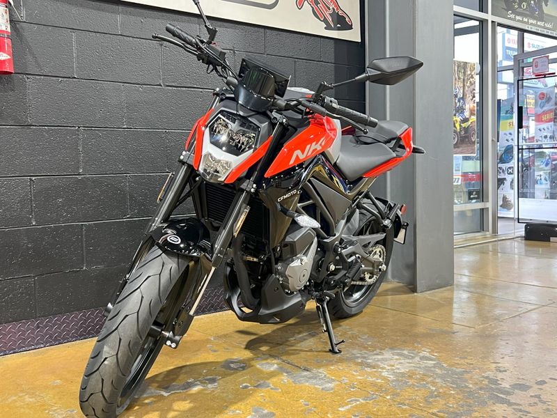 2025 CFMOTO 300NK Image 3
