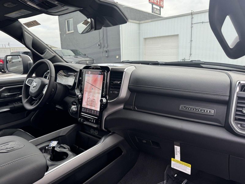 2025 RAM 1500 LaramieImage 15