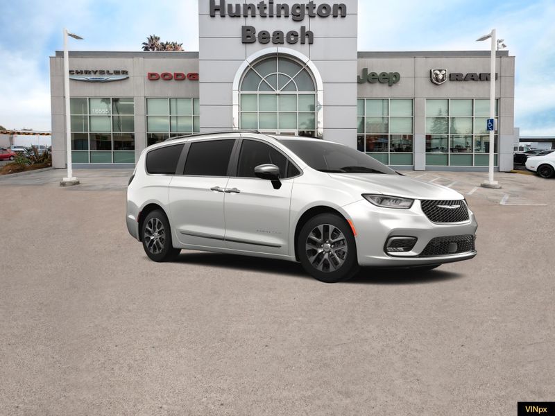 2025 Chrysler Pacifica Hybrid PinnacleImage 11