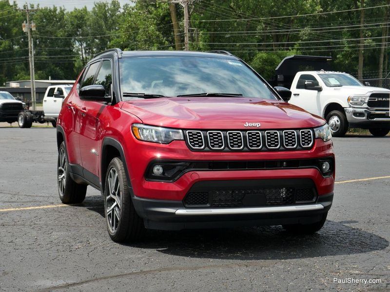 New 2025 Jeep Compass Limited 4x4Image 13