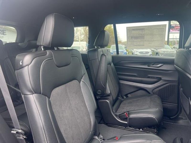 2025 Jeep Grand Cherokee L Altitude X 4x4Image 25