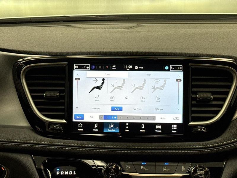 New 2026 Chrysler Pacifica Limited AwdImage 8