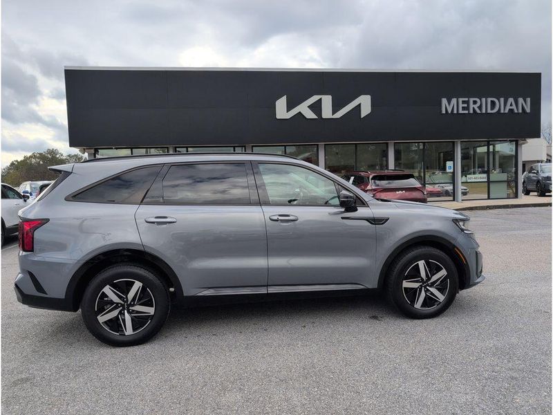 Used 2023 Kia Sorento SImage 6