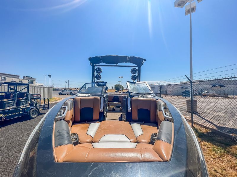 2019 MALIBU WAKESETTER 25 LSV  in a BLACK exterior color. Family PowerSports (877) 886-1997 familypowersports.com 